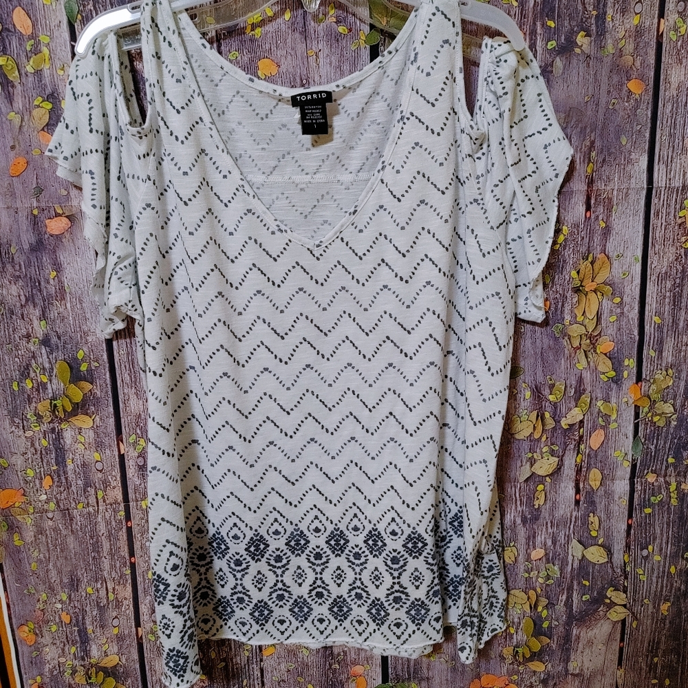 Torrid Cold Shoulder Top Size 1X
